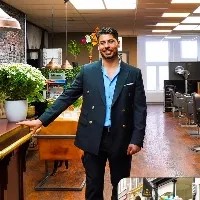 Abdul in zijn salon