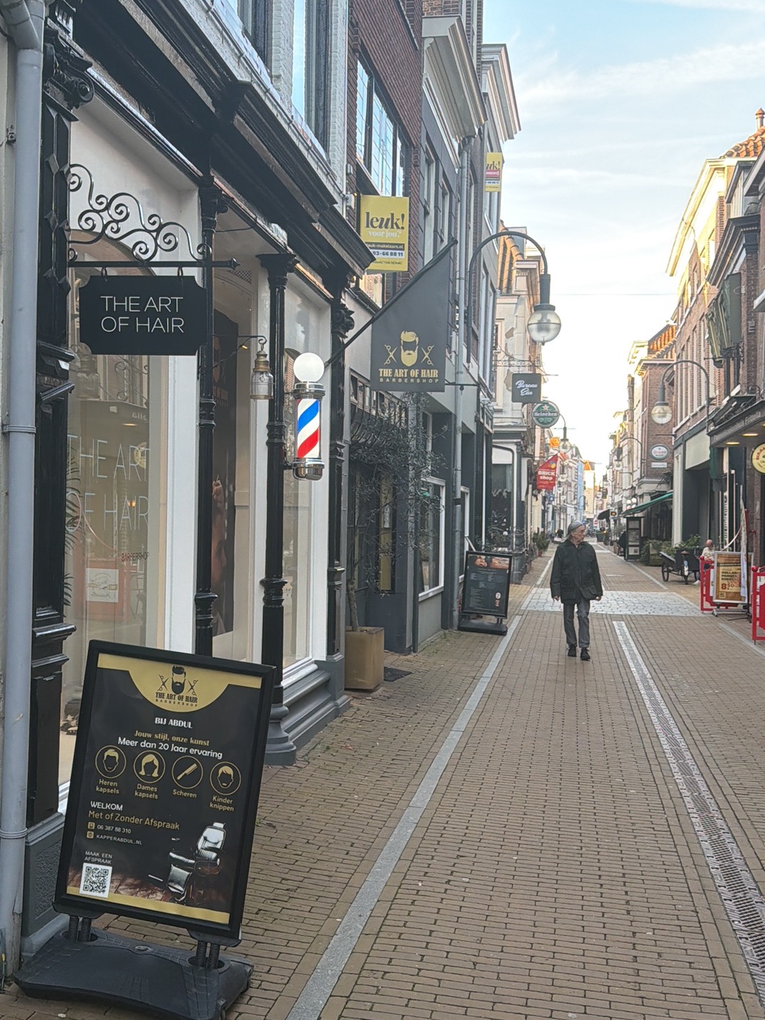 De Langendijk met het uithangbord van The Art of Hair